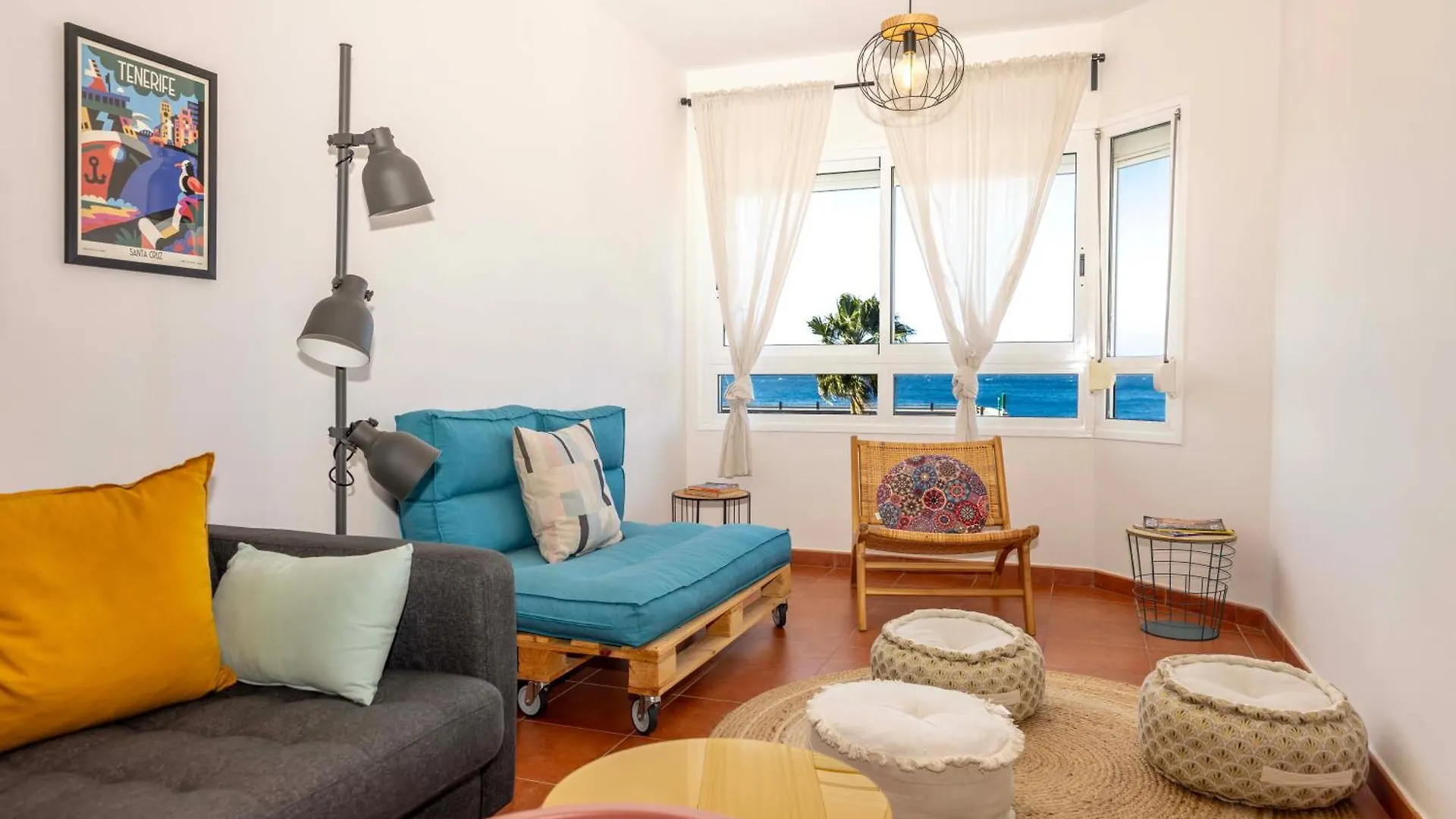 Artistic Beachfront Apartment Radazul