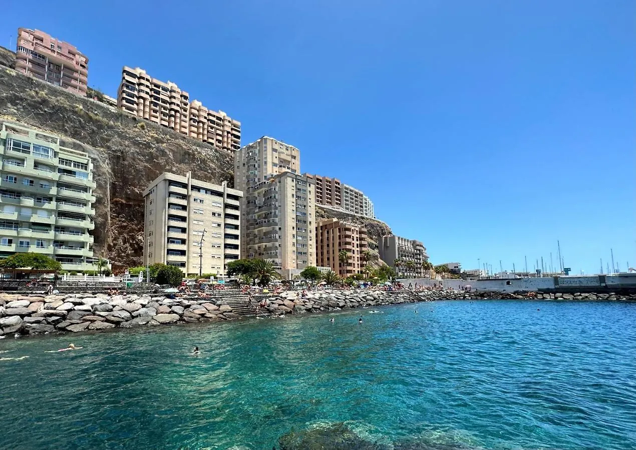 Artistic Beachfront Apartment Radazul 0*,