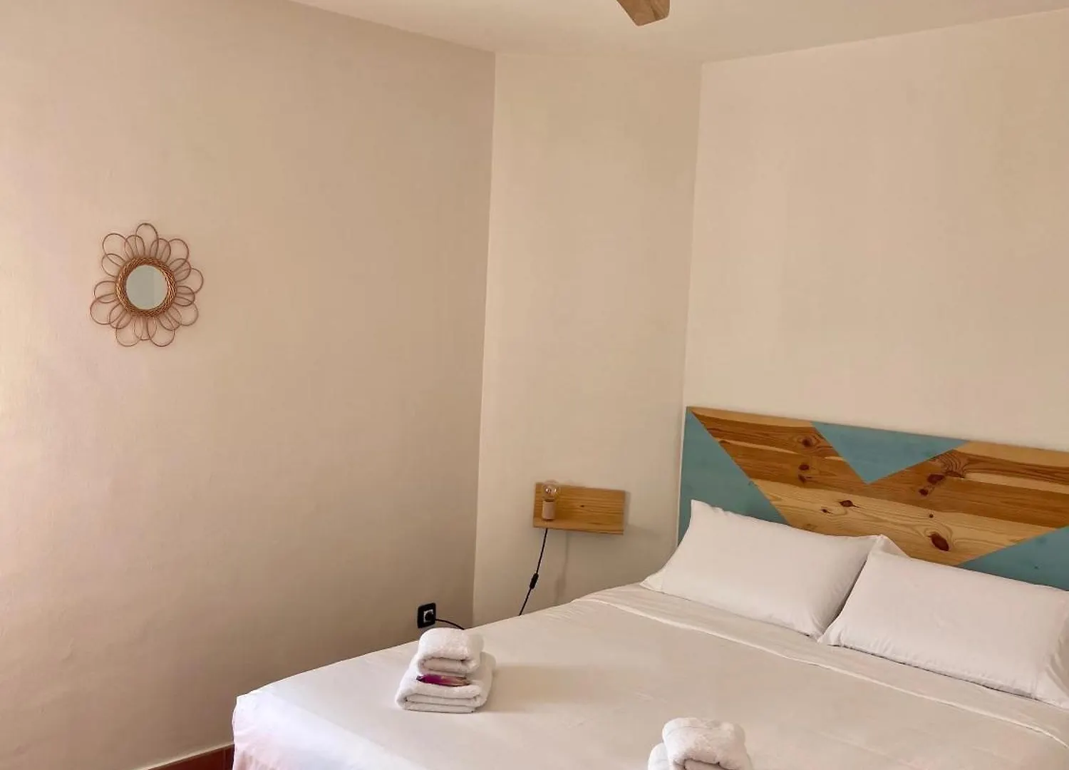 Artistic Beachfront Apartment Radazul Spain