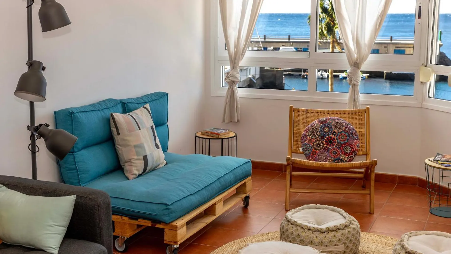 Artistic Beachfront Apartment Radazul Spain