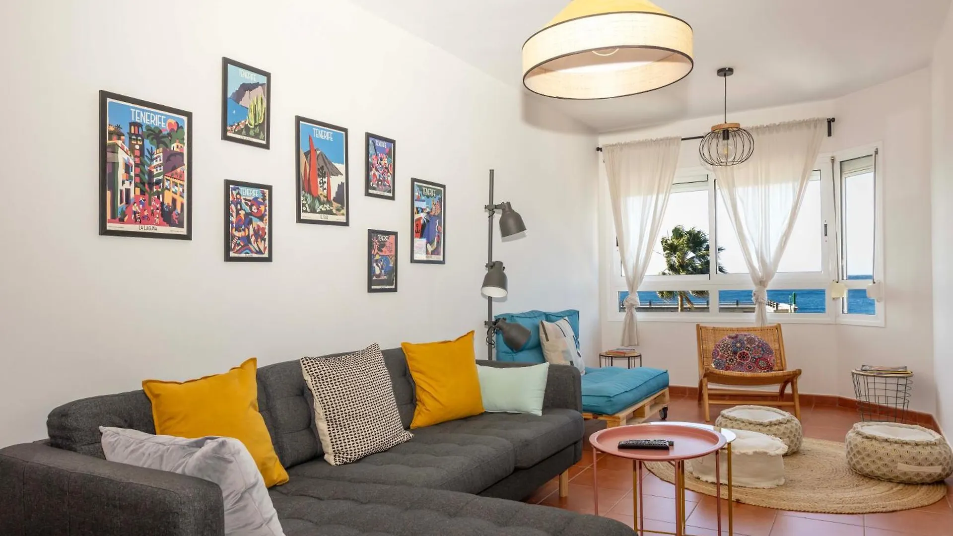 Artistic Beachfront Apartment Radazul