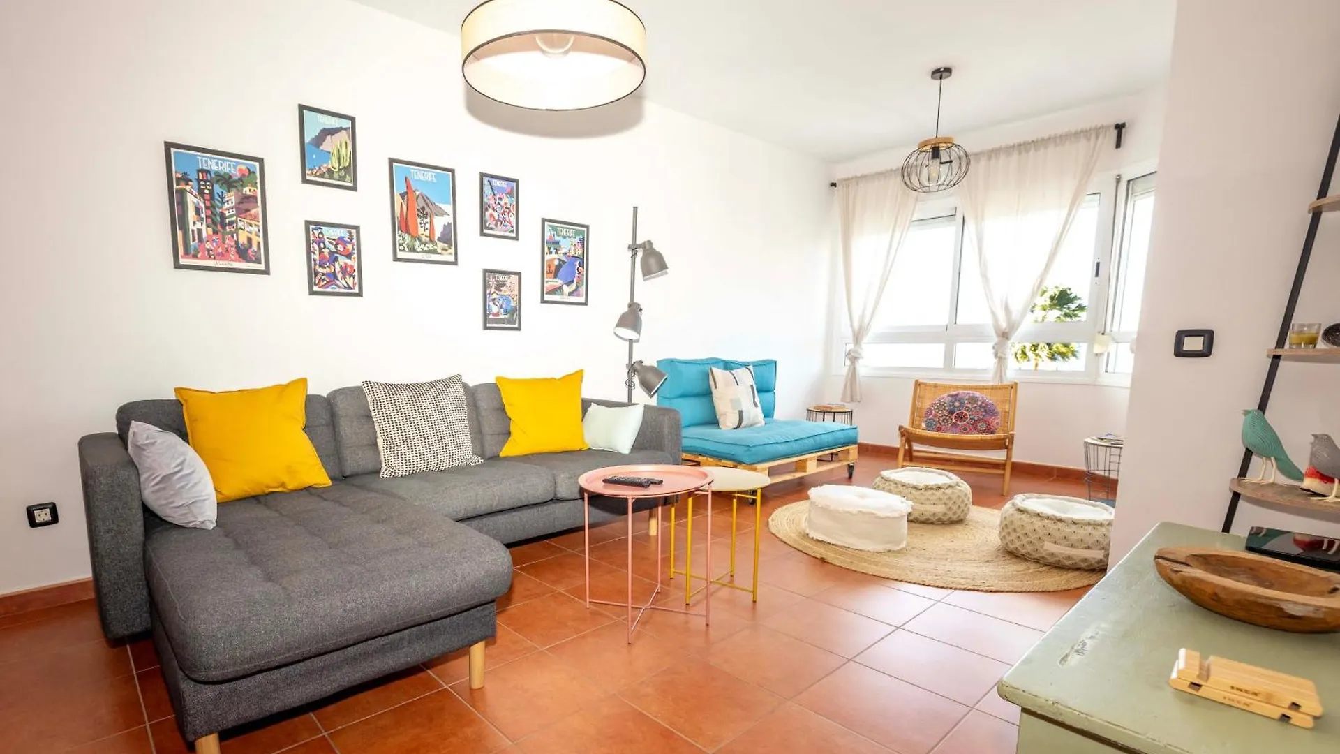 Artistic Beachfront Apartment Radazul